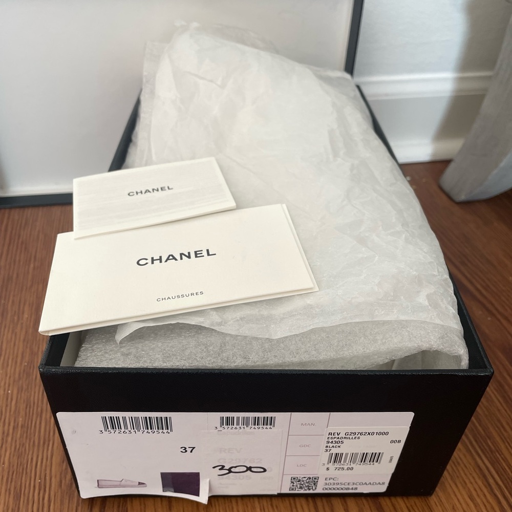 Chanel Black Leather Espadrilles with Iconic CC Logo - Picture 2 of 5